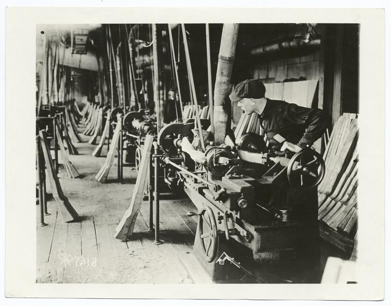 Turning lathe on rifle stocks, Midvale Steel & Ordnance Co., Eddystone, Pa.