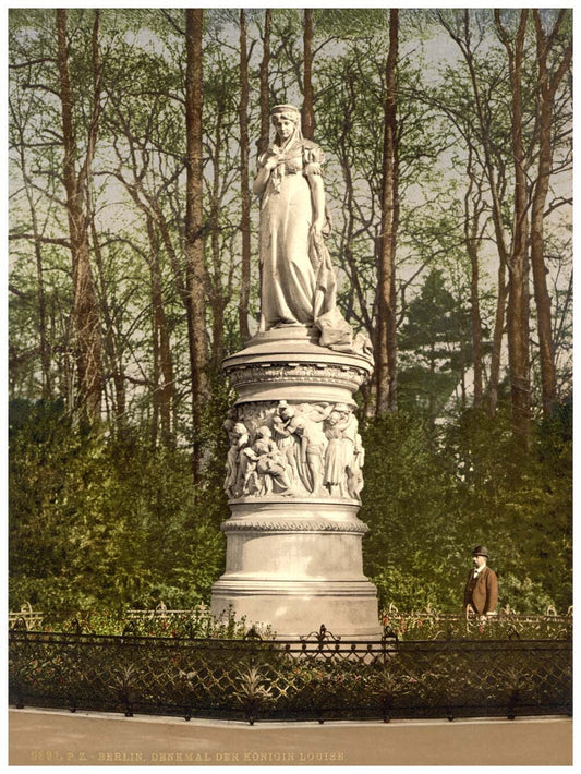 Queen Louise's Memorial, Berlin, Germany 0400-4124