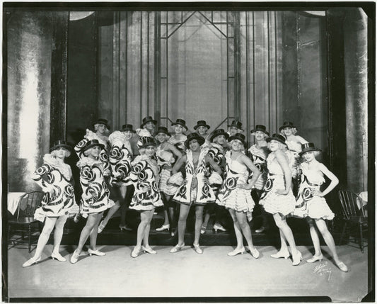 Elizabeth Welsh and the chorus of Runnin' Wild.